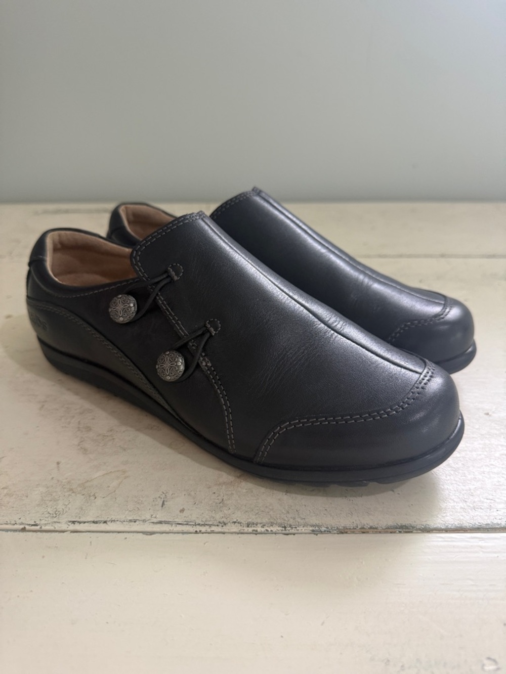 TAOS Women’s Blend Black Leather Shoes - Sz. 7.5